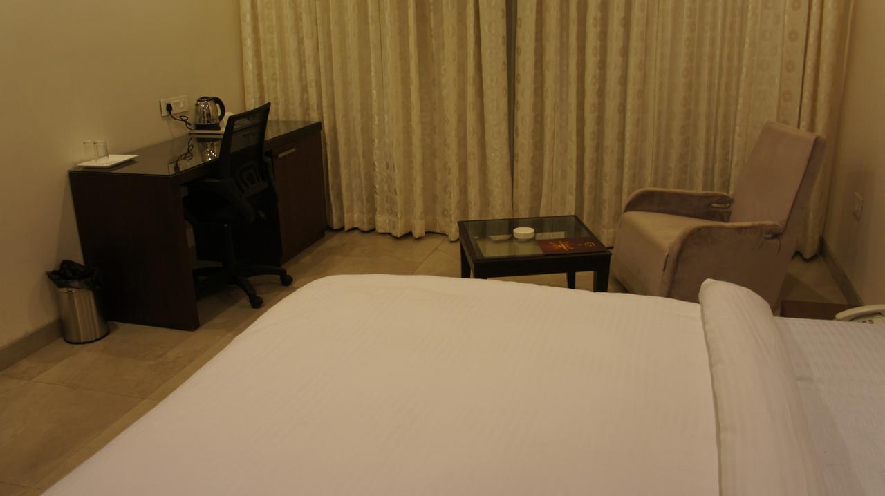 Hotel Ashish International Bhilai Bagian luar foto