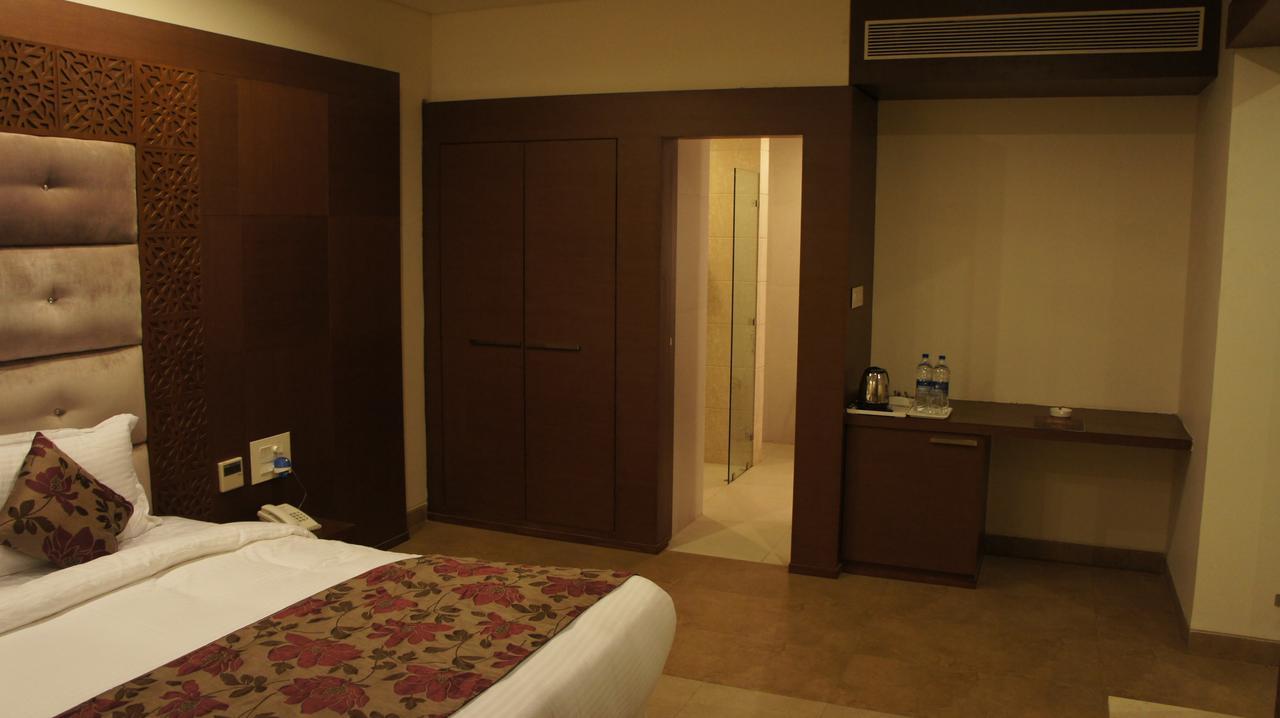 Hotel Ashish International Bhilai Bagian luar foto