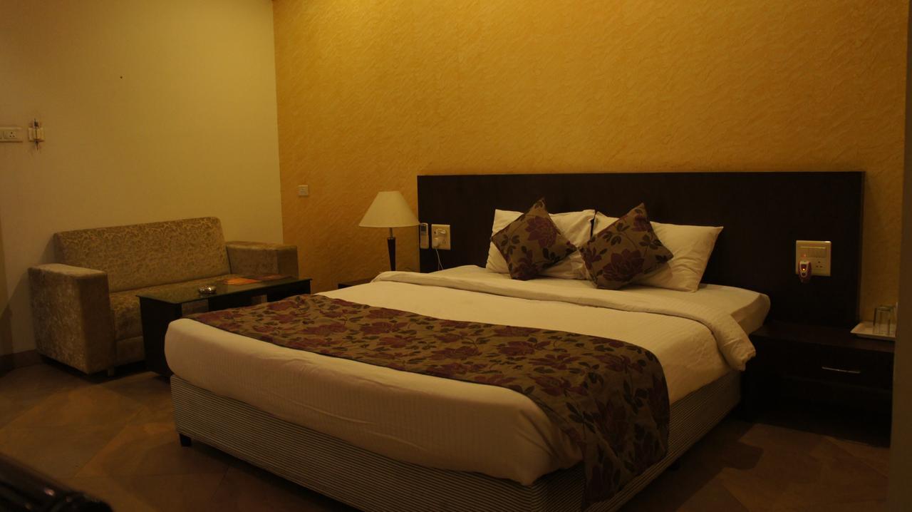 Hotel Ashish International Bhilai Bagian luar foto