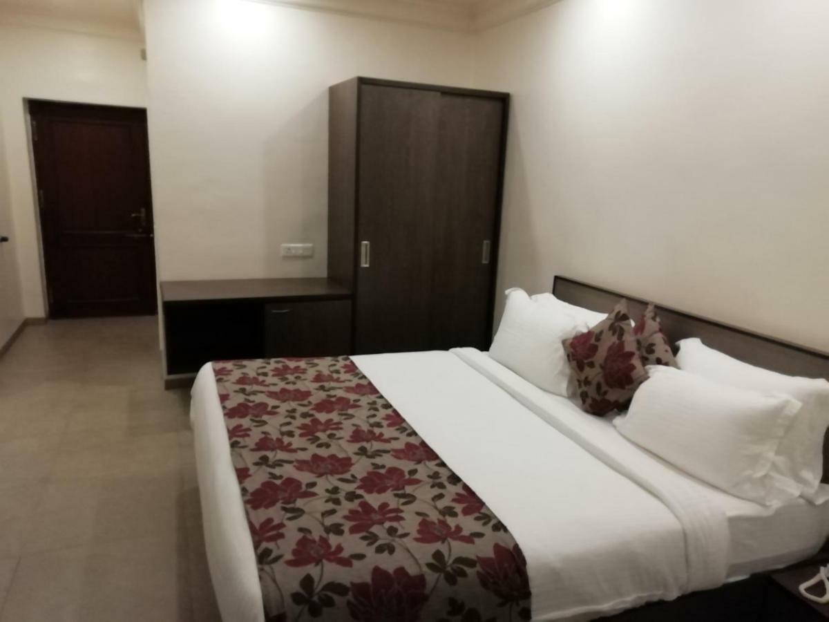 Hotel Ashish International Bhilai Bagian luar foto